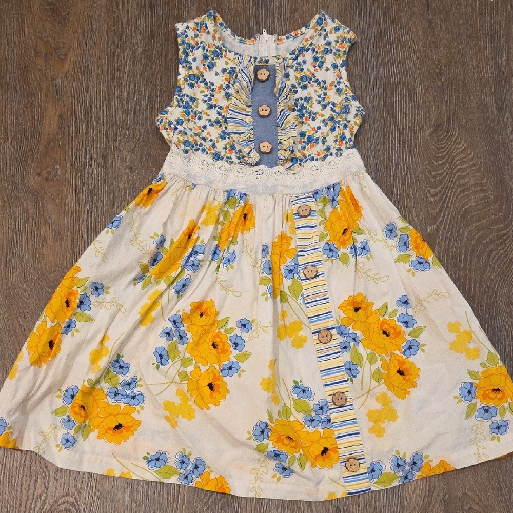 Charming Floral Kids Dress with Button Accents